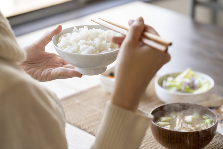 朝食を食べている様子