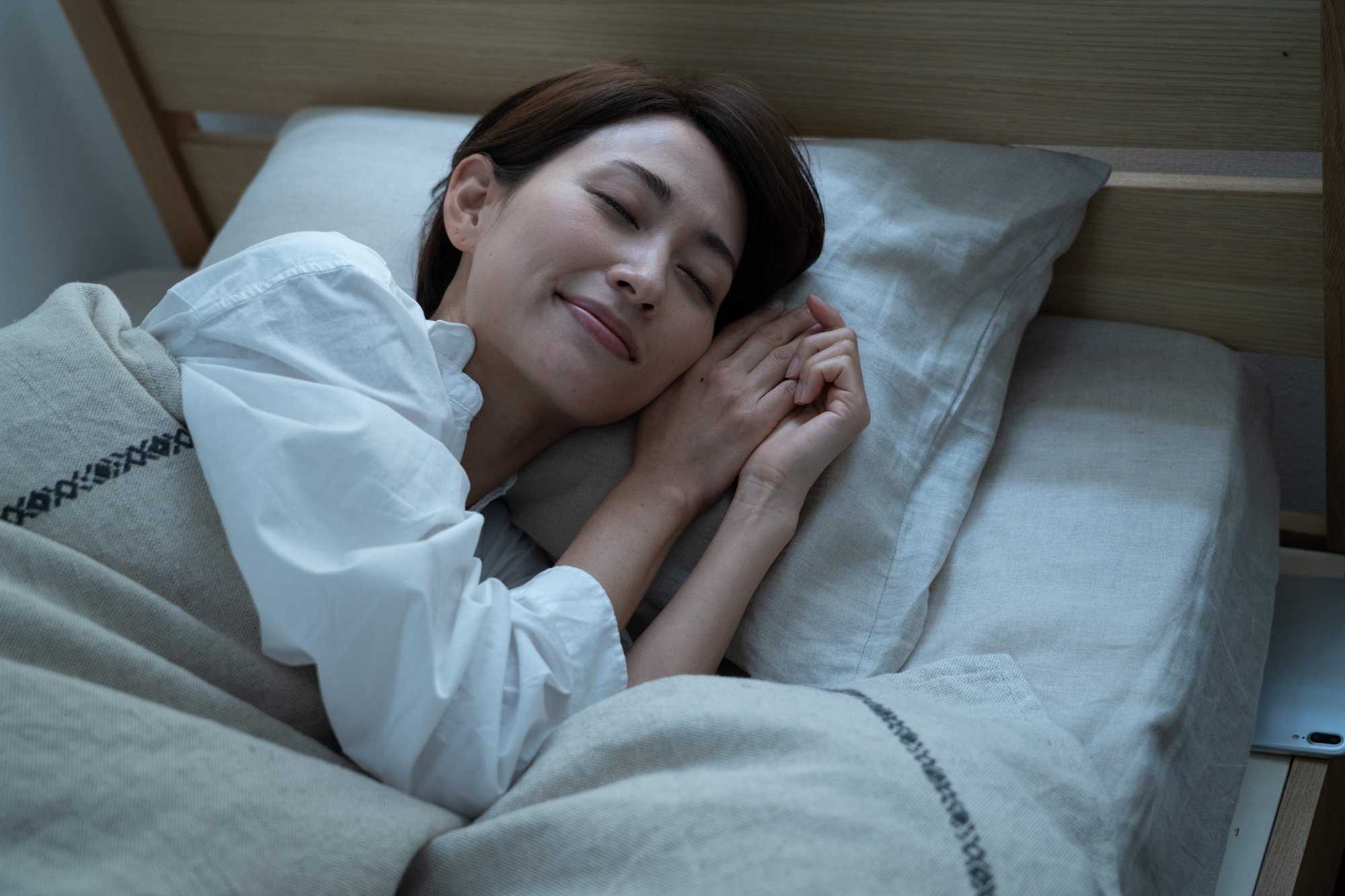 快眠している女性