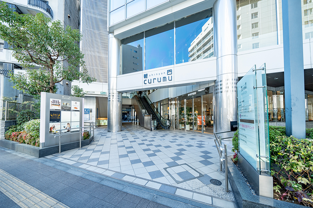 東京の精神科/ 心療内科うるおいクリニックは、東京メトロ丸の内線、副都心線、都営新宿線の3路線がつながる新宿三丁目駅から、徒歩約1分でアクセス可能です。